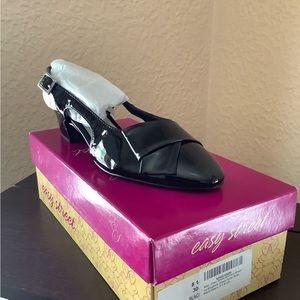 NWT Easy Street Breanna Black Patent Pump